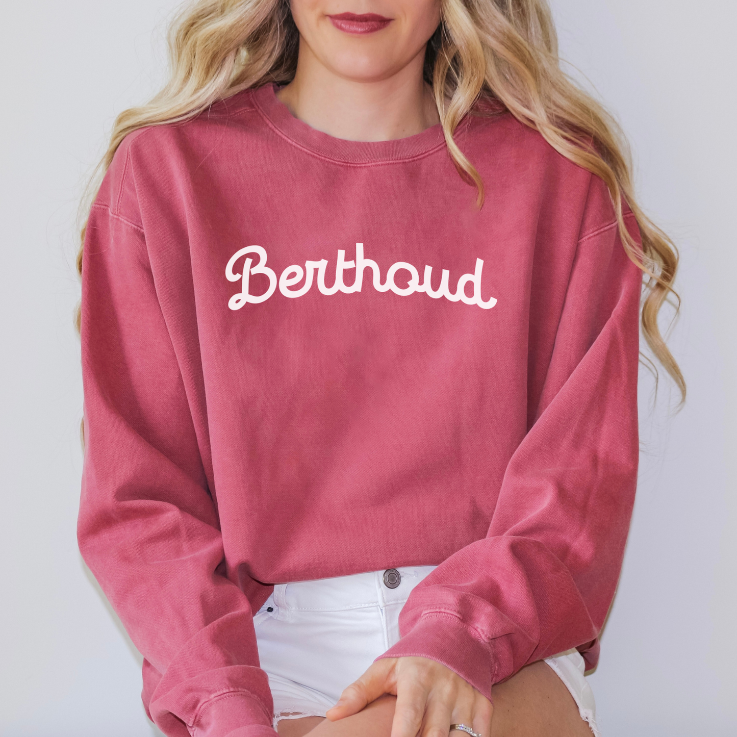 Retro Charm of Berthoud: Cozy Vintage Vibes Crewneck -  Unisex Garment-Dyed Sweatshirt